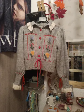 Rebeca lana bordada flores punto cruz