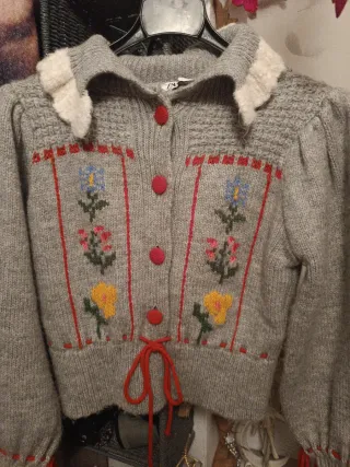 Rebeca lana bordada flores punto cruz