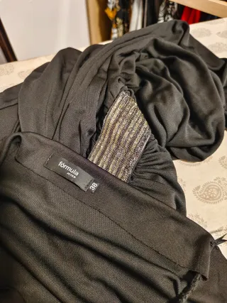 Vestido negro asimétrico con detalle plateado