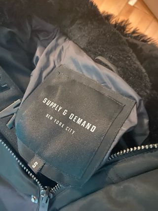 Abrigo largo Supply & Demand negro