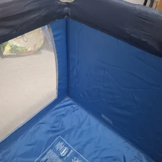 Cuna de viaje azul de la marca asalvo