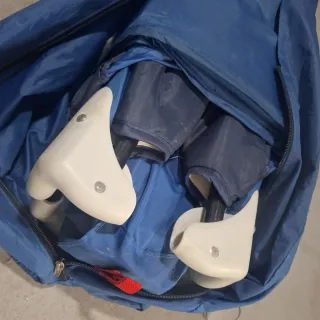 Cuna de viaje azul de la marca asalvo