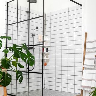 Scaffalatura bagno estensibile 213-273cm