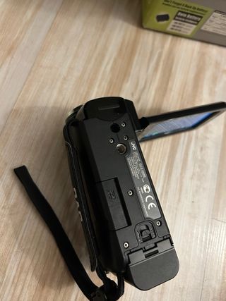 Videocámara JVC Everio Full HD 40x Zoom GZ E105be