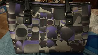 Bolso Tous estampado gris, morado y negro