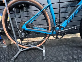 Giant Revolt Advanced 3 Talla M gravel.