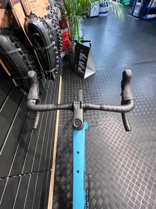 Giant Revolt Advanced 3 Talla M gravel.