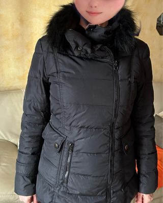 Plumífero Indi & Cold negro con cuello de pelo