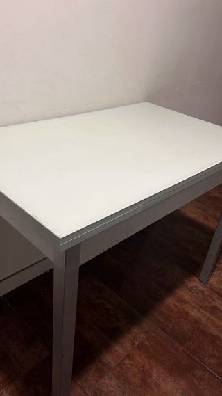 Mesa extensible cristal blanca y gris