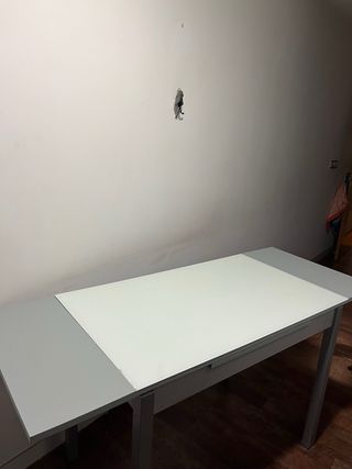 Mesa extensible cristal blanca y gris