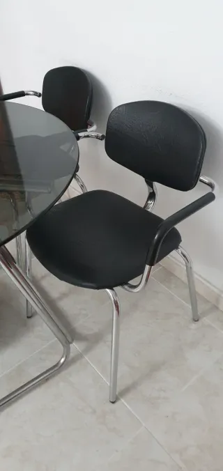 Mesa comedor o reuniones de cristal y metal