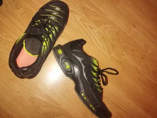 Zapatillas Talla 43 Negras y Verdes