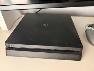 PS4 (PlayStation 4) + 2 Joysticks + 3 Juegos