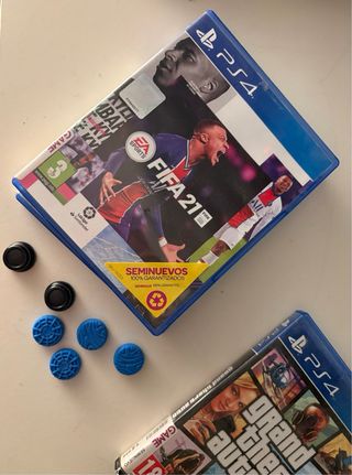 PS4 (PlayStation 4) + 2 Joysticks + 3 Juegos