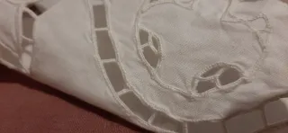 Centrotavola ricamato a mano intaglio vintage