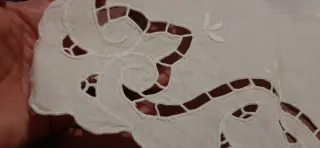 Centrotavola ricamato a mano intaglio vintage