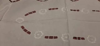 Centrotavola ricamato a mano intaglio vintage