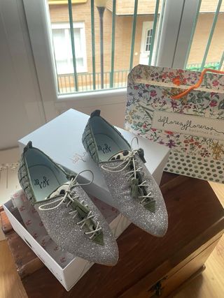 Zapatos Defloresyfloreros punta plateados