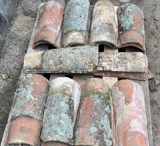 Teja árabe rústica curva