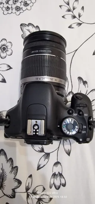 Cámara Canon EOS 600D + Lente 18-200mm IS