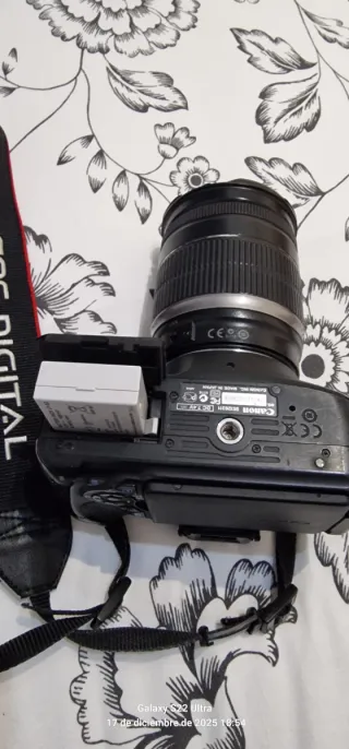 Cámara Canon EOS 600D + Lente 18-200mm IS