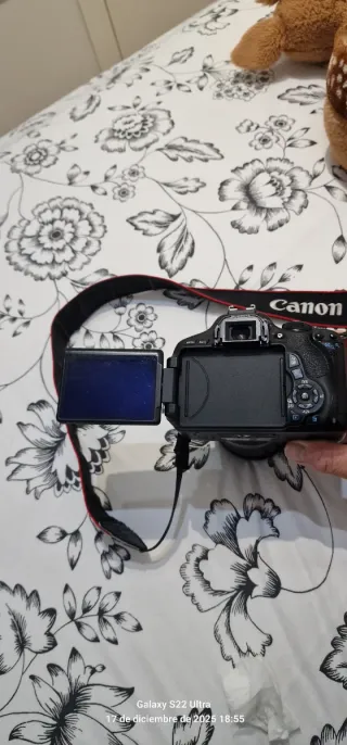 Cámara Canon EOS 600D + Lente 18-200mm IS