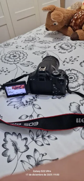 Cámara Canon EOS 600D + Lente 18-200mm IS