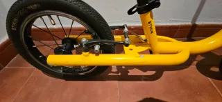 Bicicleta sin pedales Btwin amarilla