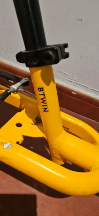 Bicicleta sin pedales Btwin amarilla