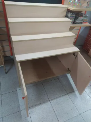 Mueble escalonado de madera