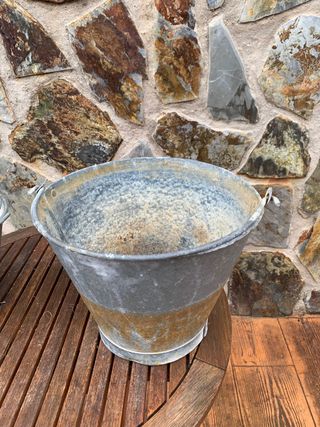 Cubo antiguo de pozo