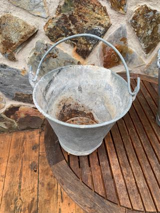 Cubo antiguo de pozo