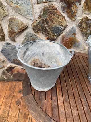 Cubo antiguo de pozo