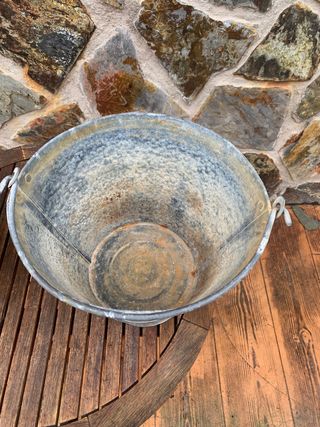 Cubo antiguo de pozo