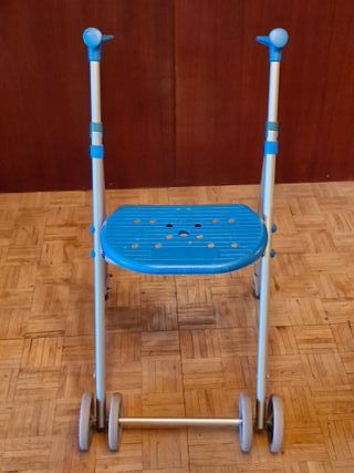 Andador plegable para mayores con asiento azul