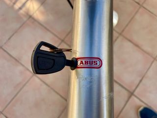 Bicicleta Vanmoof N5 con candado Abus