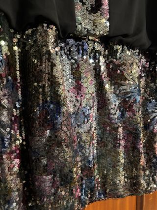 Vestido de fiesta negro y multicolor