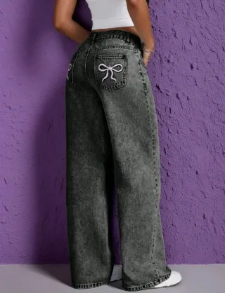 Pantalón vaquero gris desgastado