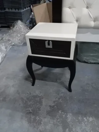 Cabecero tapizado y 2 mesitas de noche