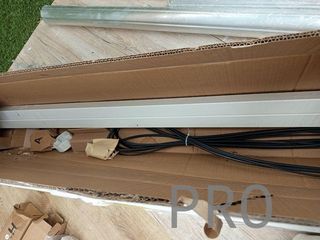 Toldo automático con brazo articulado