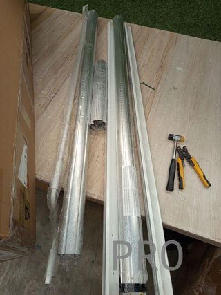 Toldo automático con brazo articulado