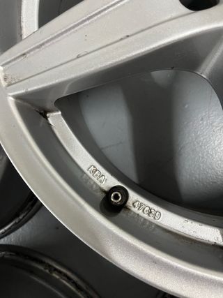 Llantas de aleación 5 radios (4 unidades). DE 17’