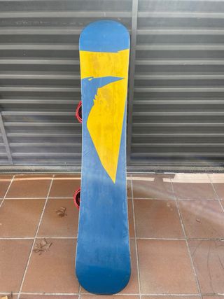 Tabla Snow Burton Seven, con fijaciones custom.