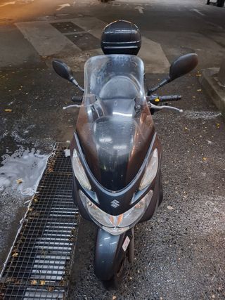 Suzuki Burgman 125cc - 1250€ PRECIO NEGOCIABLE