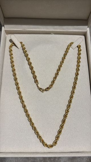 Cadena de oro estilo 18 quilates estilo cordón.