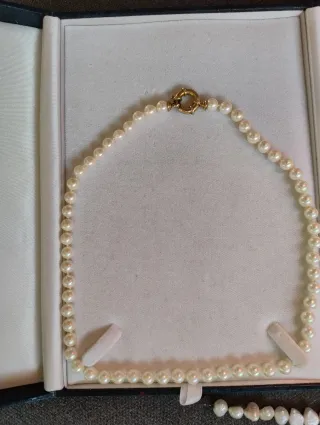 Collar de perlas naturales con cierre