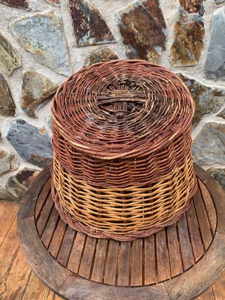 Cesta mimbre antigua con dos asas