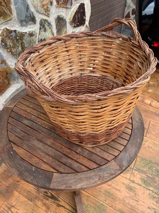 Cesta mimbre antigua con dos asas