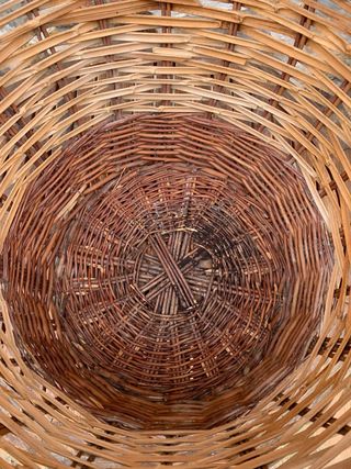 Cesta mimbre antigua con dos asas