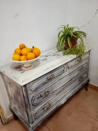 Cómoda blanco roto decapado madera
